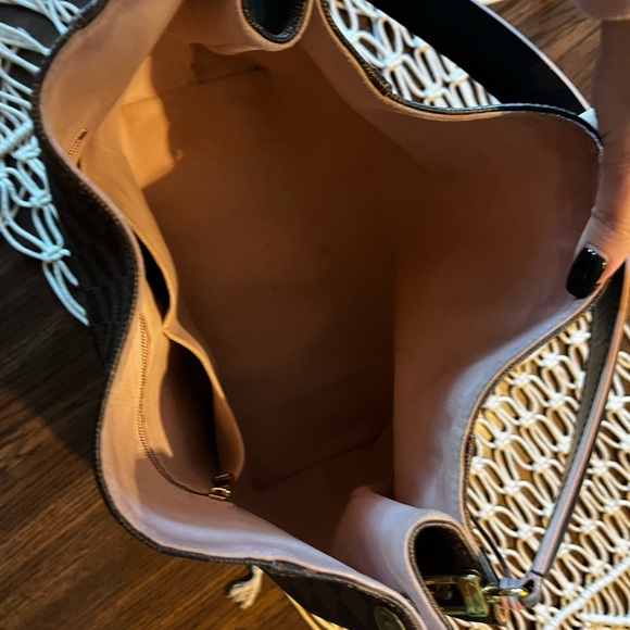 Caissa hobo Rose for sale. Gently used, I never use it. No trades. - Picture 8 of 9